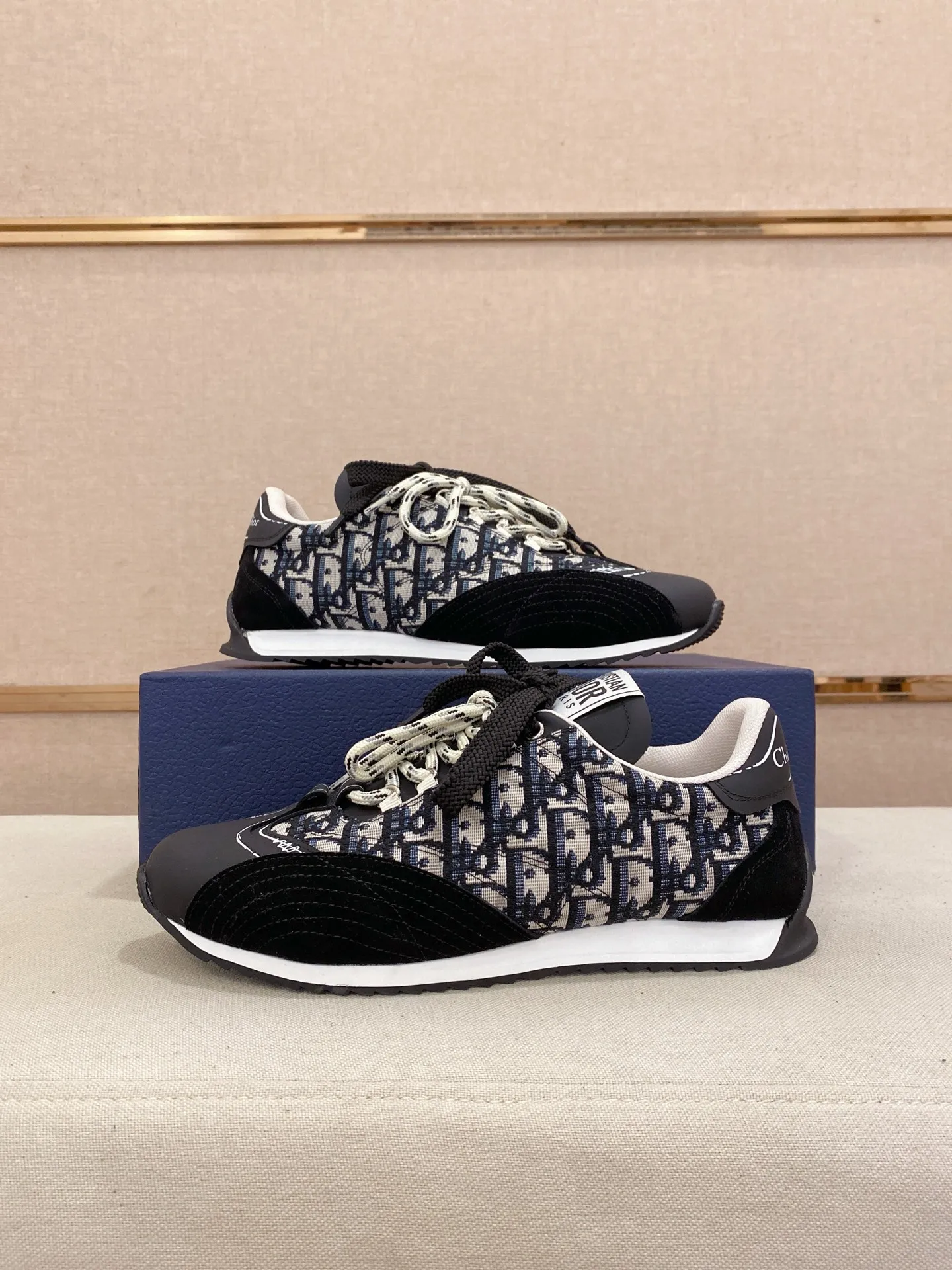 Men's shoes💰: 500💰Couple style💏 [Dior·Dior] New casual sports style men's shoes, new spring and summer design, perfect workmanship, lace-up lazy style to create wardrobe quality, upper: imported first-layer cowhide, mesh breathable lining soft and comfortable, ultra-light TPU wear-resistant outsole, simple, versatile fashion men's shoes, excellent color code number 35--44. (45,46 customized items are not returnable or exchangeable)